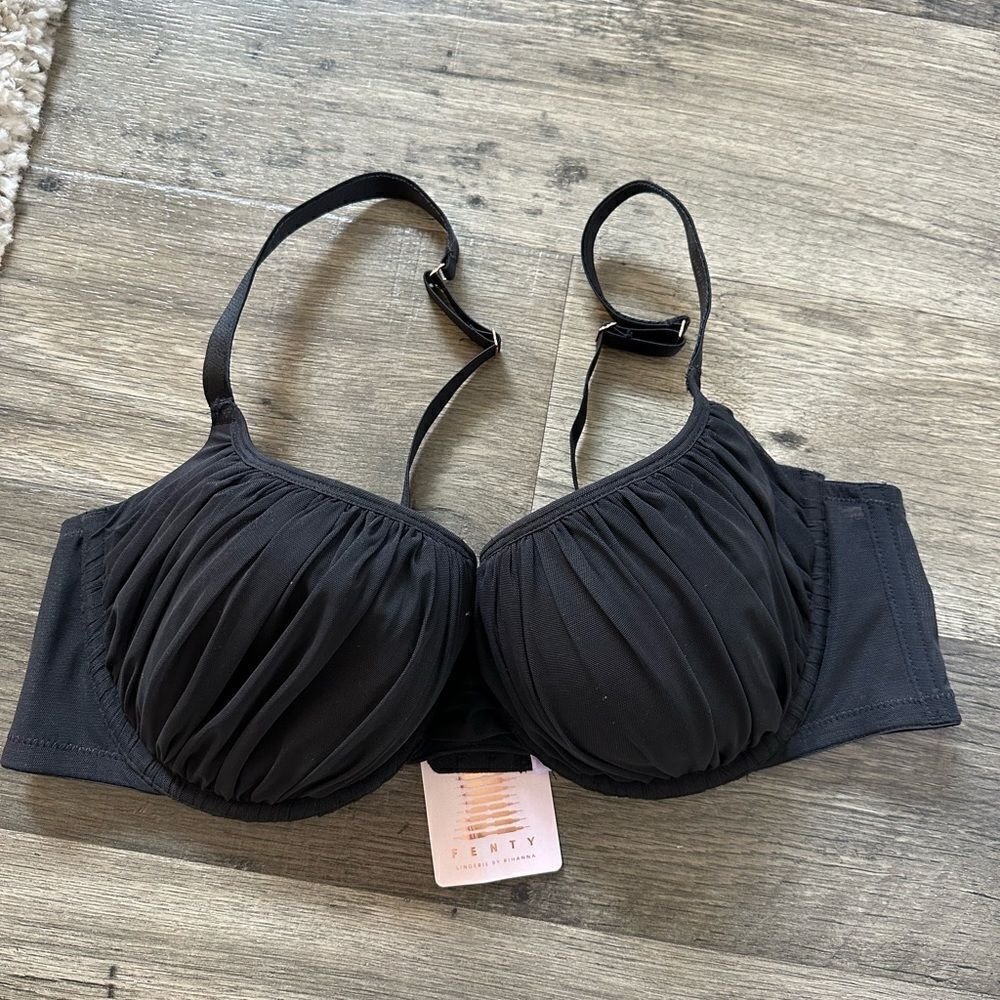 NEW WITH TAGS WOMENS UNDERWIRE BRA SIZE 42D